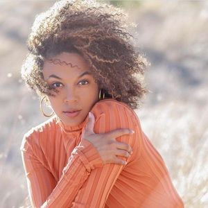 Meet your Posher, Joy